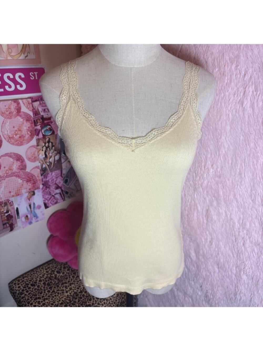 Uniqlo Yellow lace trim tank top